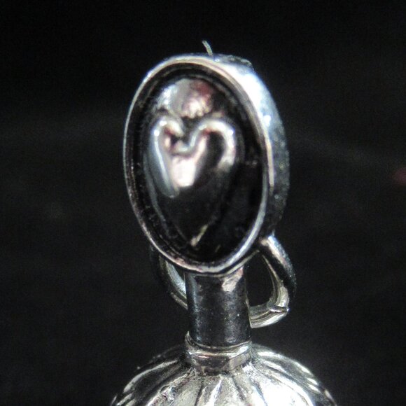 Heart motif Miniature Bell Charm, Vintage, Filagree, Diamond patter. - Picture 4 of 8